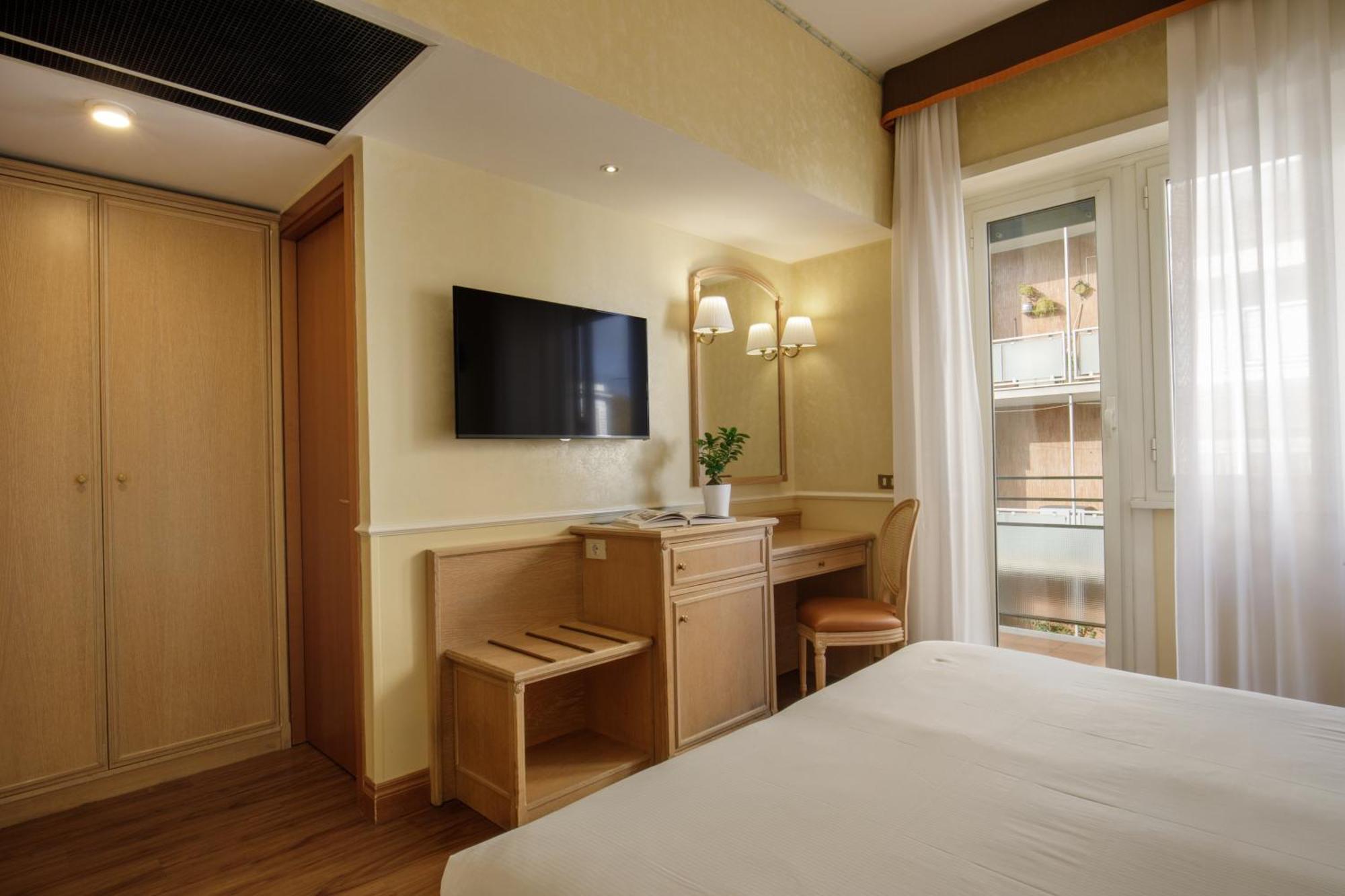 Hotel Santa Costanza By Omnia Roma